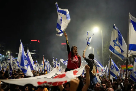 Mass Israel protests after Netanyahu fires defence minister