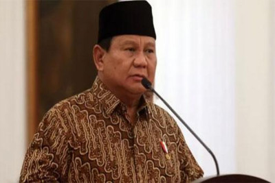 Indonesia leader sworn in with largest cabinet in decades