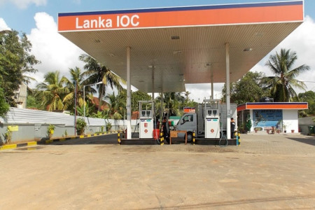 Government renews Indian Oil licence in Sri Lanka