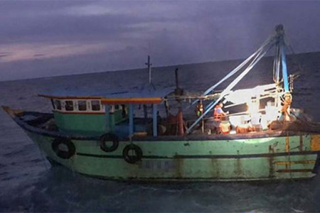 Navy arrest 150 Indian fishermen in 18 trawlers poaching SL waters