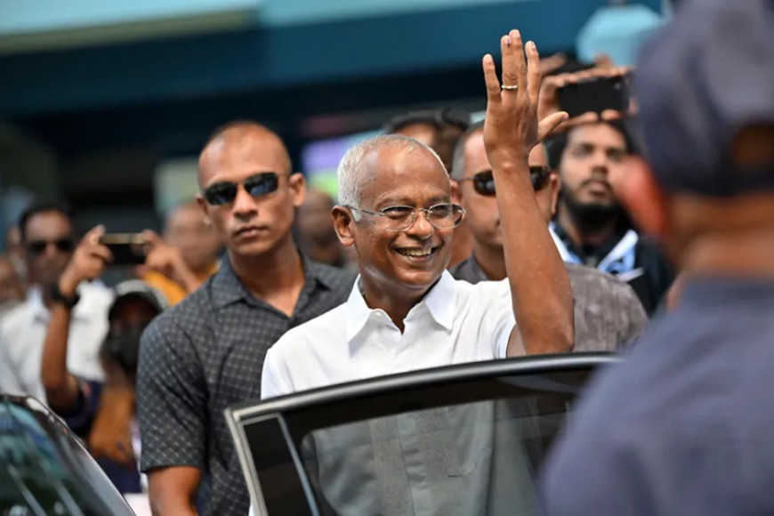 Opposition candidate Mohamed Muiz headed to victory in Maldives presidential runoff