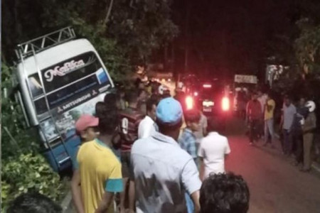 One killed, 37 injured in Peradeniya bus accident