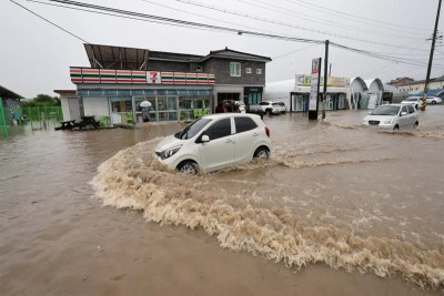 Torrential rain triggers deadly South Korea flooding