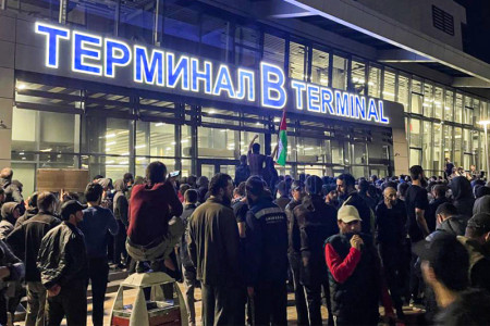 Anti-Israel mob storms Dagestan airport in Russia