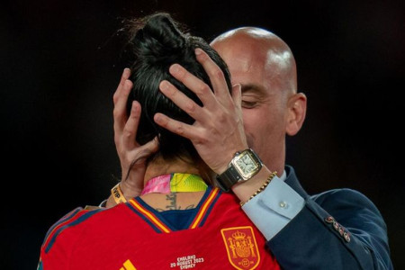 Luis Rubiales resigns as president of Spanish FA over Jenni Hermoso kiss