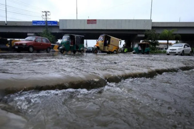 Pakistan: Lightning and unusually heavy rain kill dozens