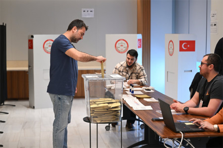 Voting ends for Turkish people living abroad, turnout high in Germany