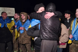 Ukraine and Russia in 'biggest prisoner swap' so far