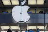 Apple overtakes Samsung as world&#039;s biggest phonemaker