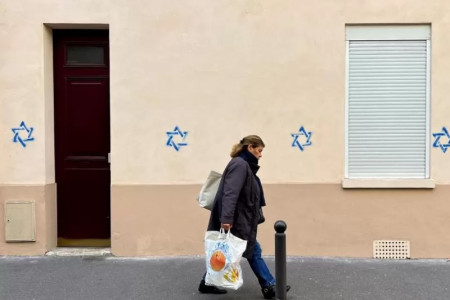 Star of David graffiti in Paris - the Russian connection