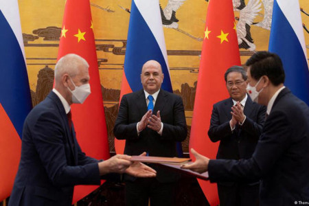 Russia, China sign economic deals despite criticism from West