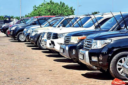 Over a hundred former ministry secretaries vehicles abandoned at Galle Face