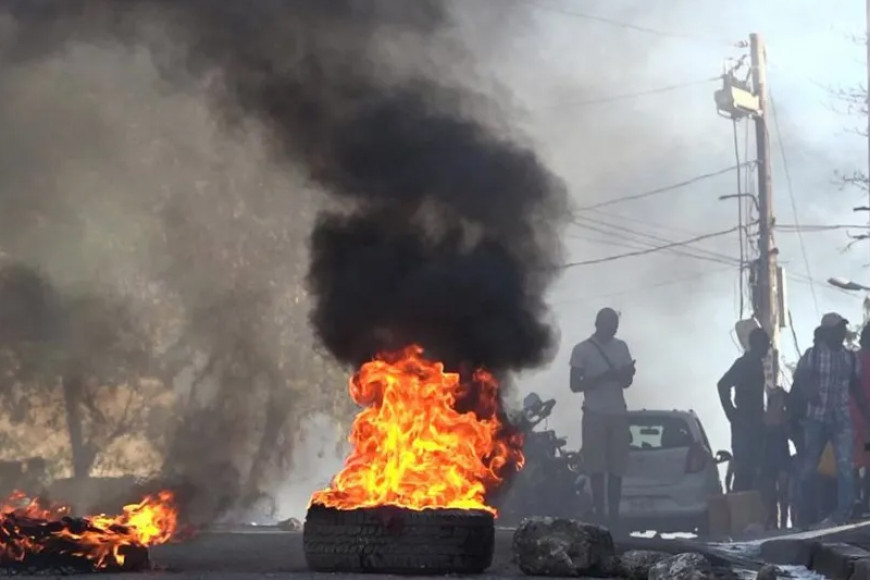 Haiti violence: Haiti gangs demand PM resign after mass jailbreak